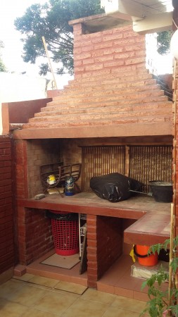 Azcuenaga 1643. Excelente duplex, zona Plaza 9 de Julio.