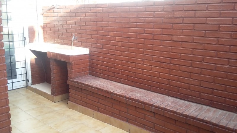Azcuenaga 1643. Excelente duplex, zona Plaza 9 de Julio.