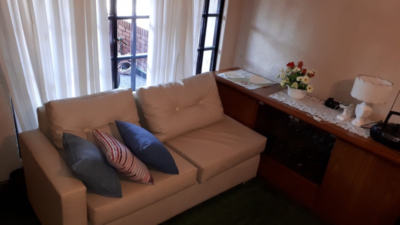 Azcuenaga 1643. Excelente duplex, zona Plaza 9 de Julio.