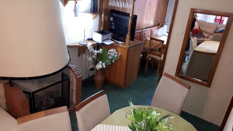 Azcuenaga 1643. Excelente duplex, zona Plaza 9 de Julio.