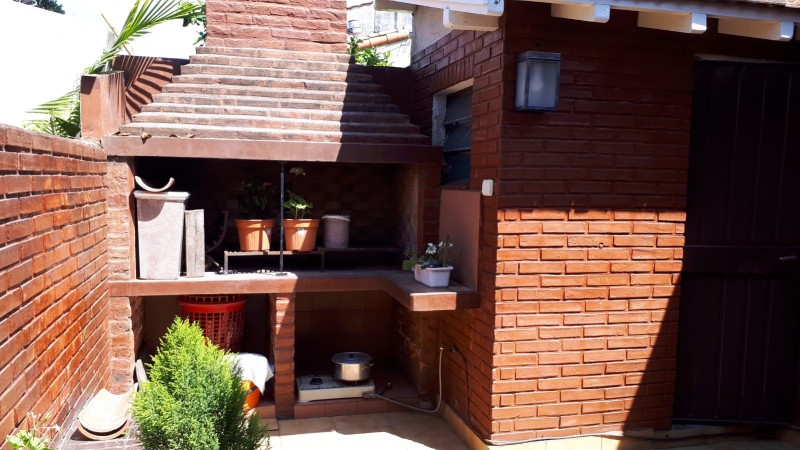 Azcuenaga 1643. Excelente duplex, zona Plaza 9 de Julio.