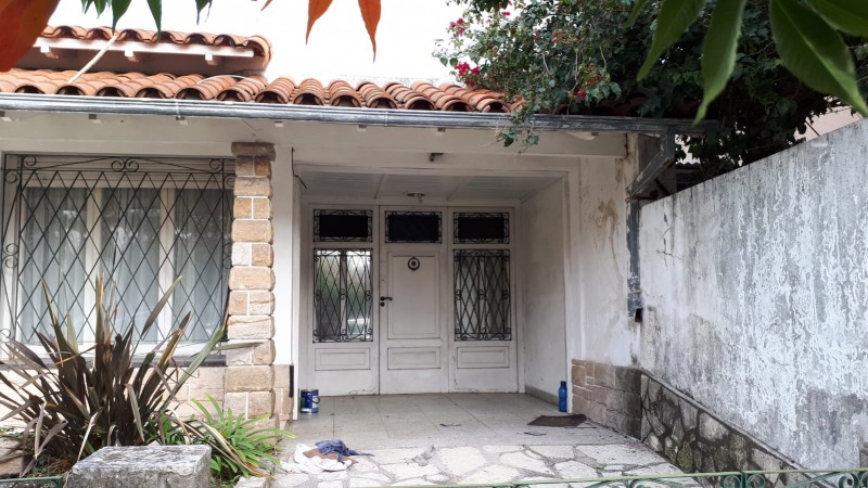 Billinghurst 1872, Beccar. Casa 3 dormit, jardín, cochera doble.