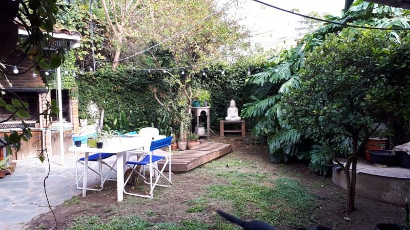Billinghurst 1872, Beccar. Casa 3 dormit, jardín, cochera doble.