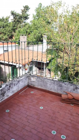 Billinghurst 1872, Beccar. Casa 3 dormit, jardín, cochera doble.