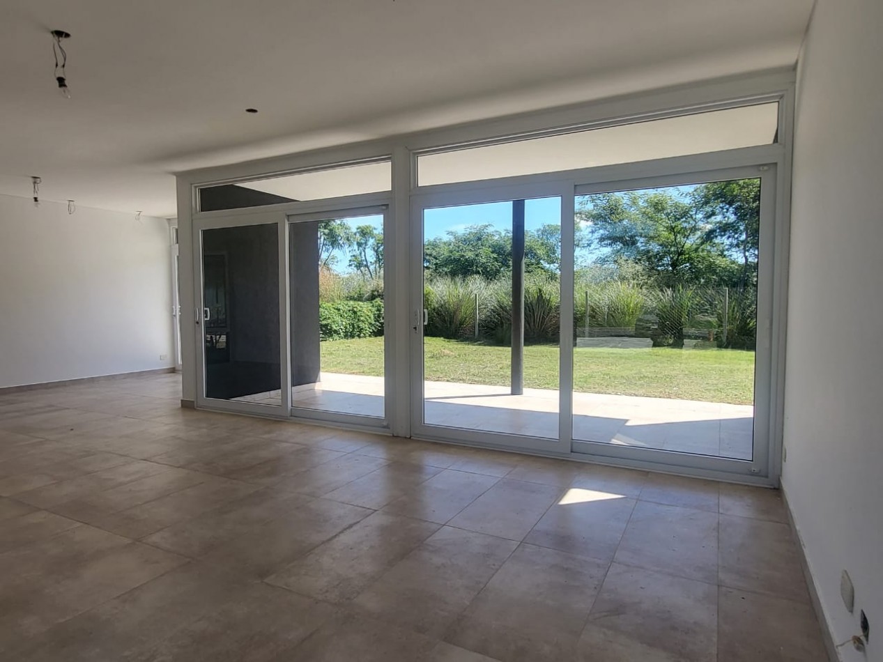 Puertos del Lago. Escobar