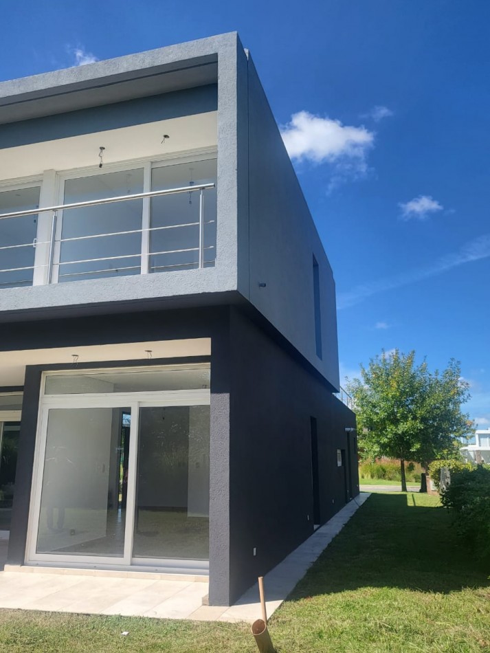 Puertos del Lago. Escobar