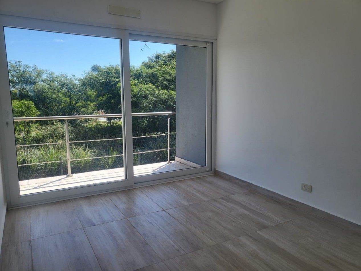 Puertos del Lago. Escobar