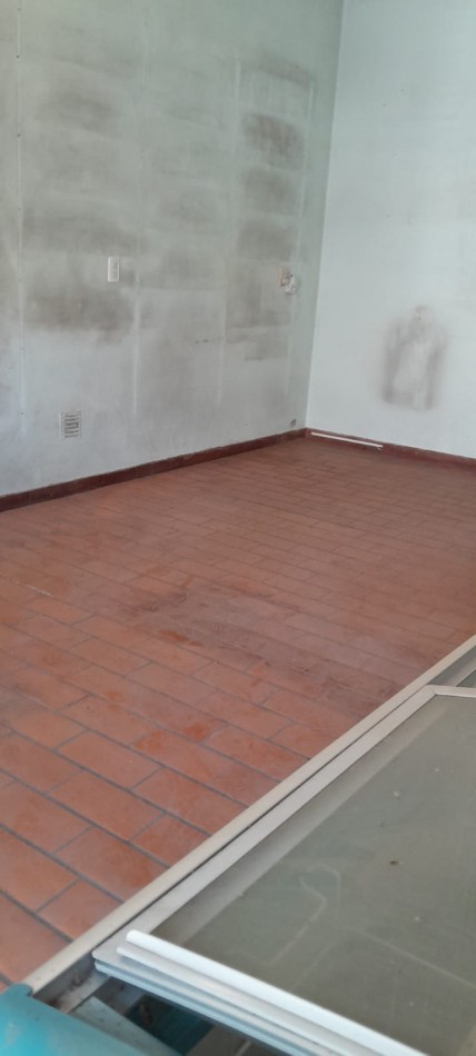 Jacinto Diaz 305. Local con subsuelo.