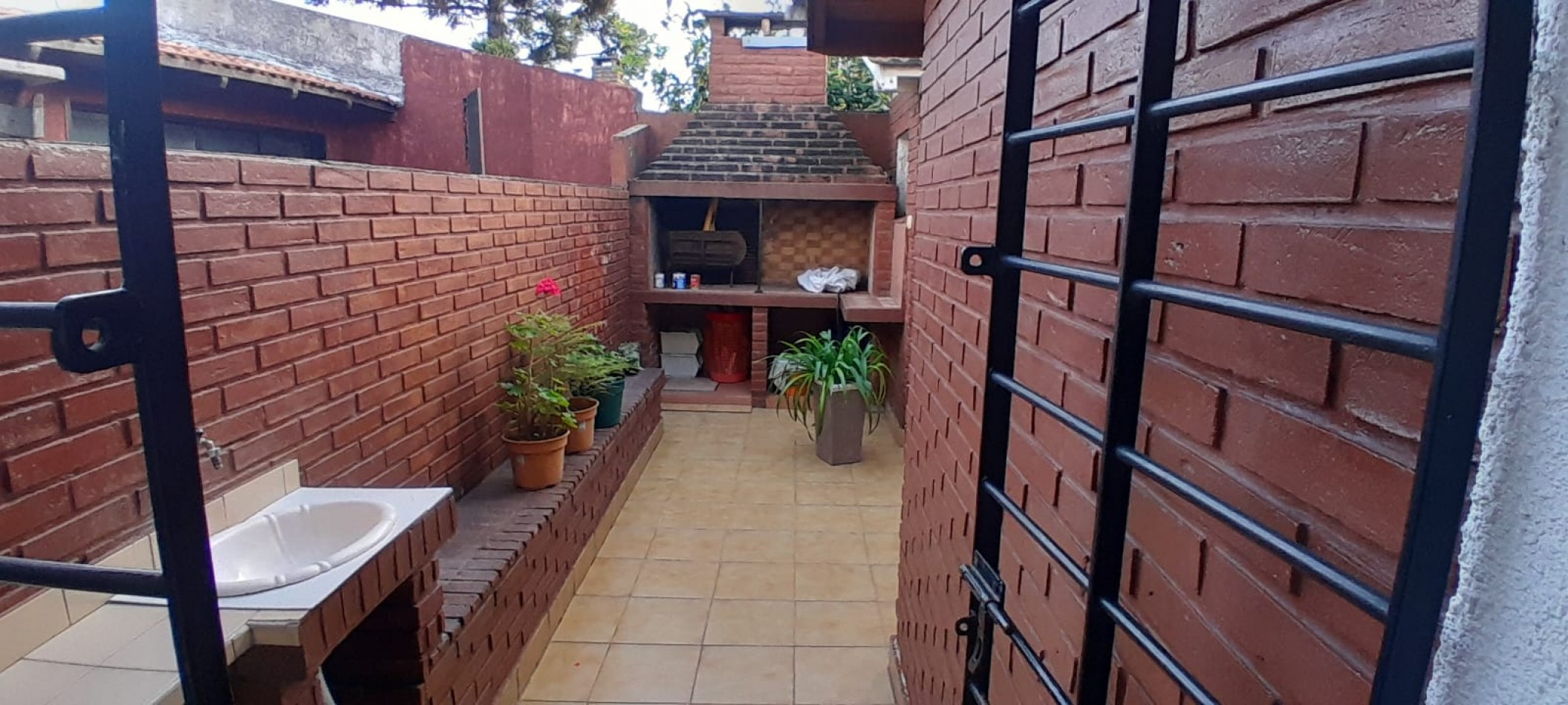 Azcuenaga 1643. Excelente duplex, zona Plaza 9 de Julio.
