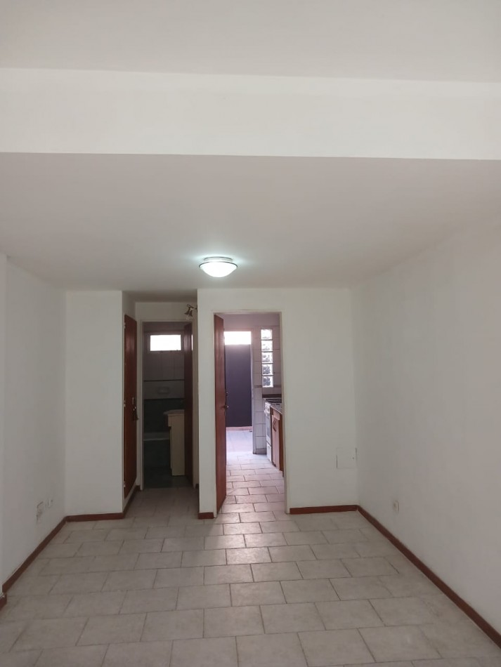 Avellaneda 162 - Unico depto en planta baja con patio