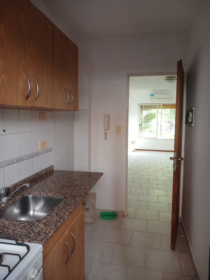 Avellaneda 162 - Unico depto en planta baja con patio