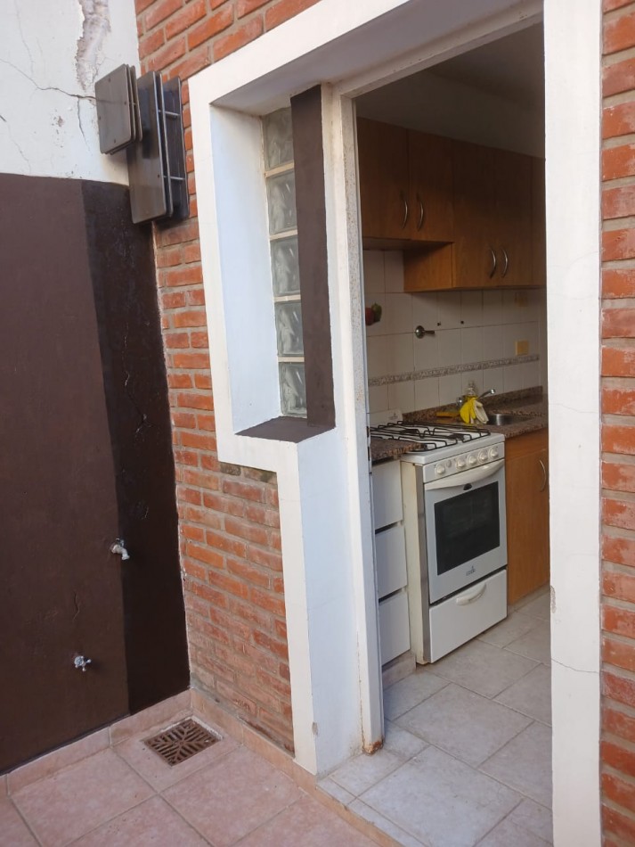Avellaneda 162 - Unico depto en planta baja con patio
