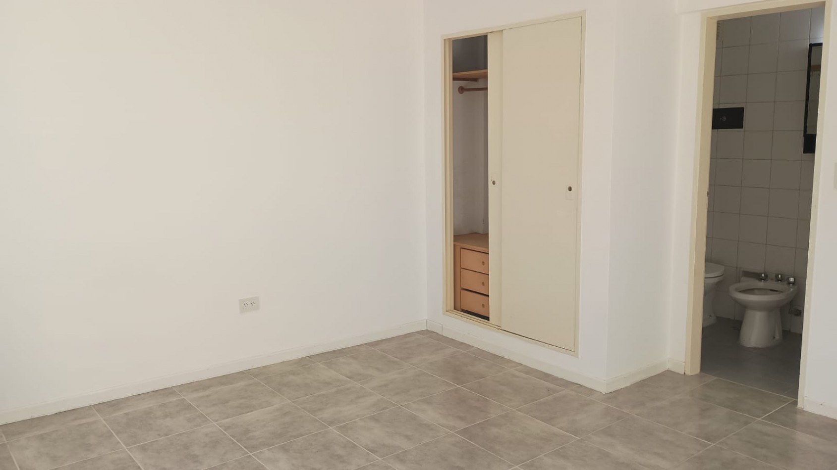 DP358 - Departamento Renovado con Cochera - San Isidro