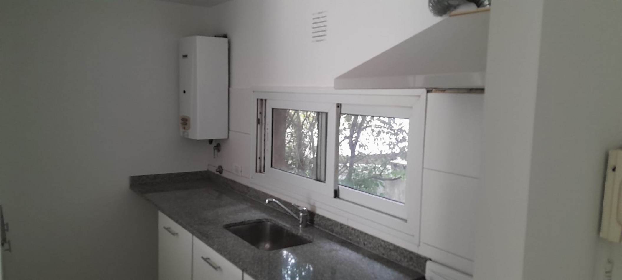 Centenario 555 - Departamento 1/2 amb contrafrente con balcon.