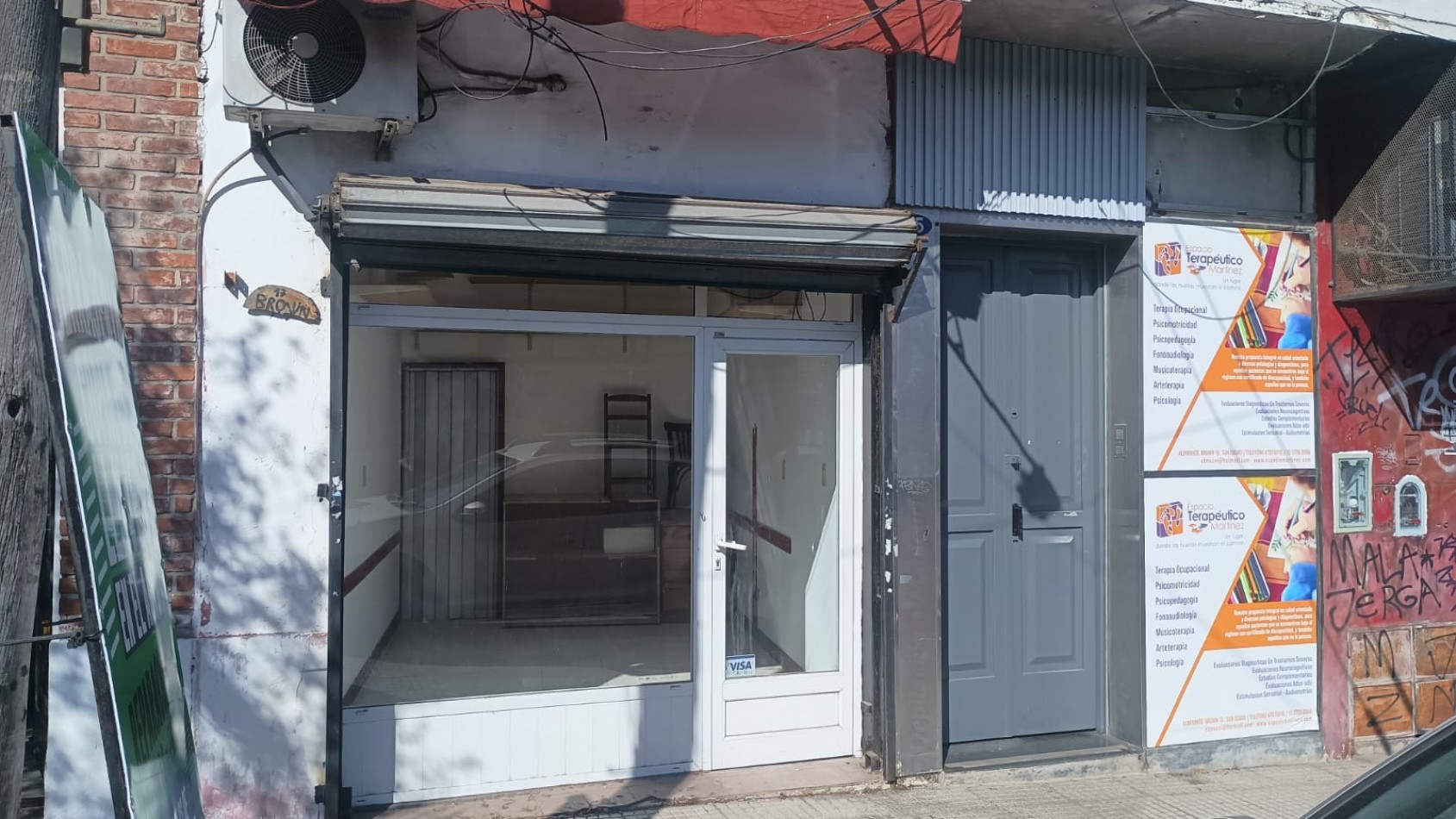 local comercial vidriera, salon y  toilette