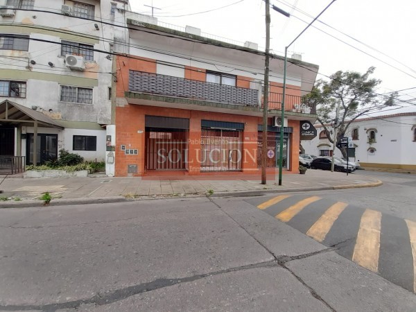 Jacinto Diaz 305. Local con subsuelo.