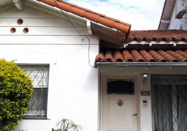 Billinghurst 1872, Beccar. Casa 3 dormit, jardín, cochera doble.
