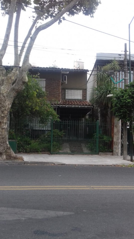 Av del Libertador 16.607. Duplex 3 dormitorios