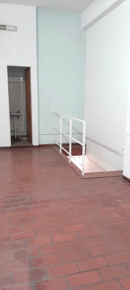 Jacinto Diaz 305. Local con subsuelo.