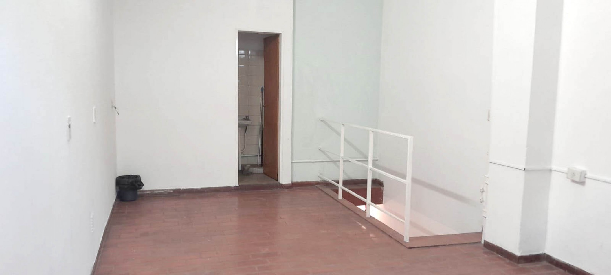 Jacinto Diaz 305. Local con subsuelo.