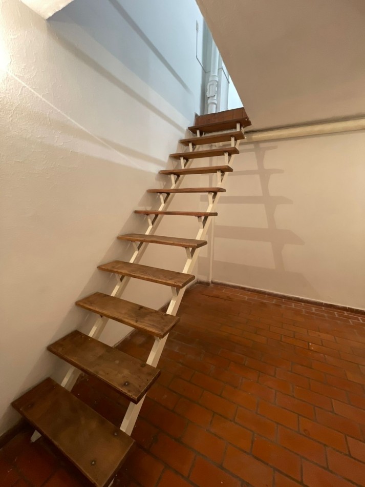 Jacinto Diaz 305. Local con subsuelo.