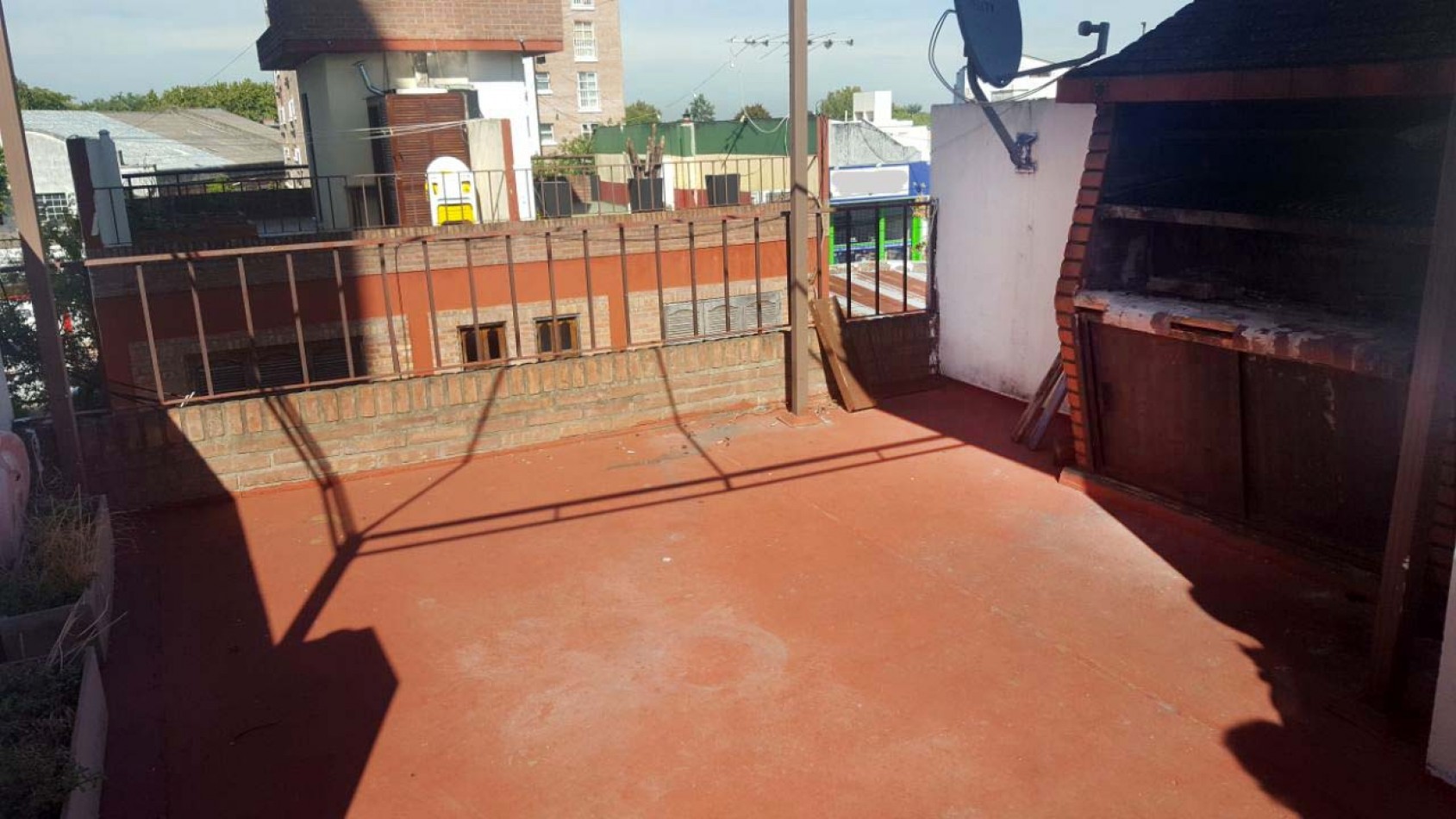 Centenario 2265. 3 ambientes con terraza propia.