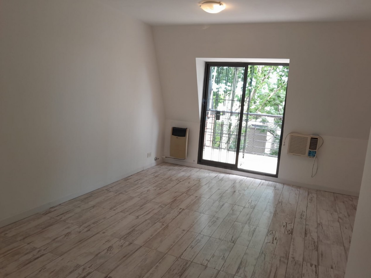 Don Bosco 410. Monoambiente con balcon y cochera. 