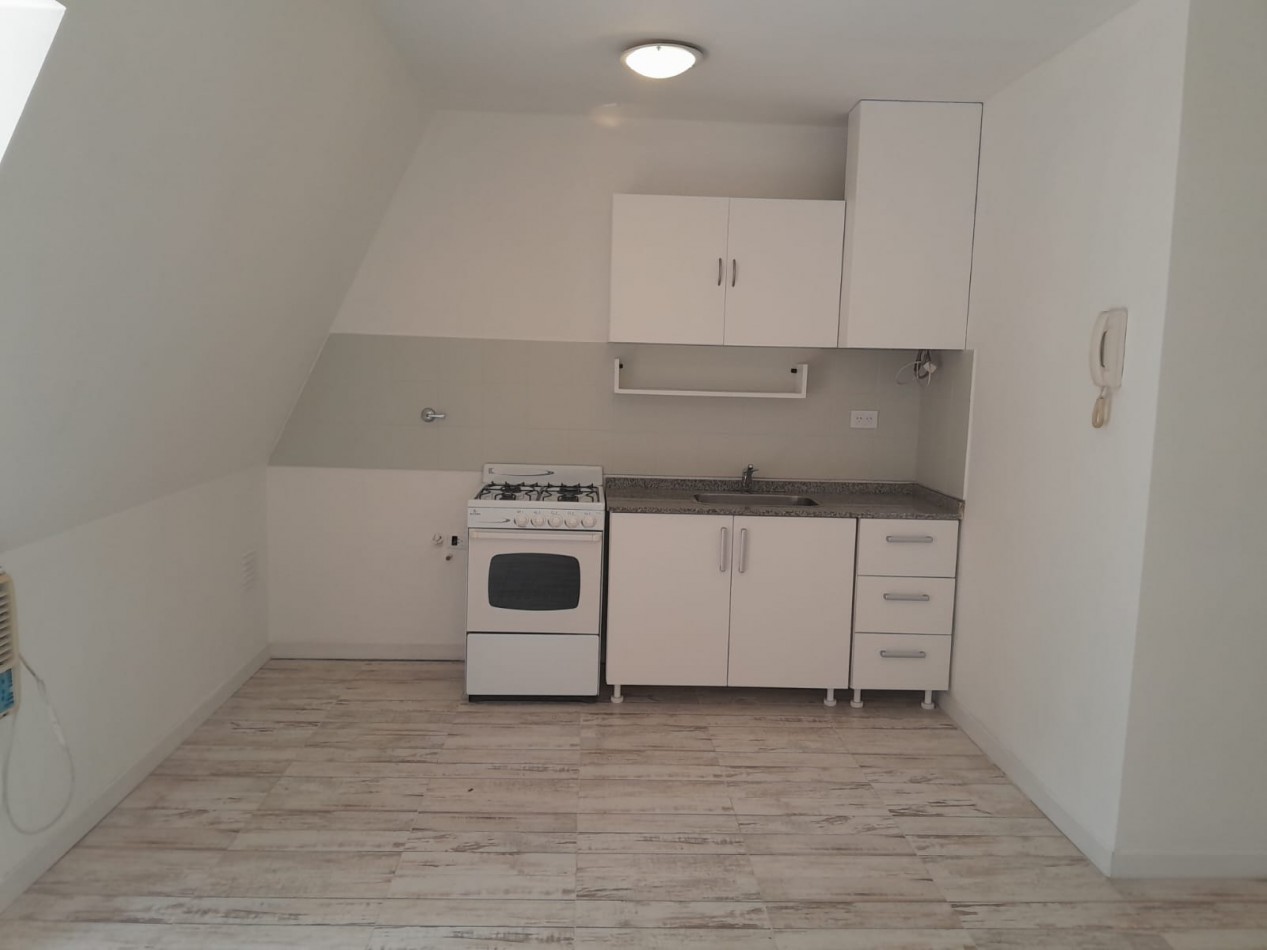 Don Bosco 410. Monoambiente con balcon y cochera. 