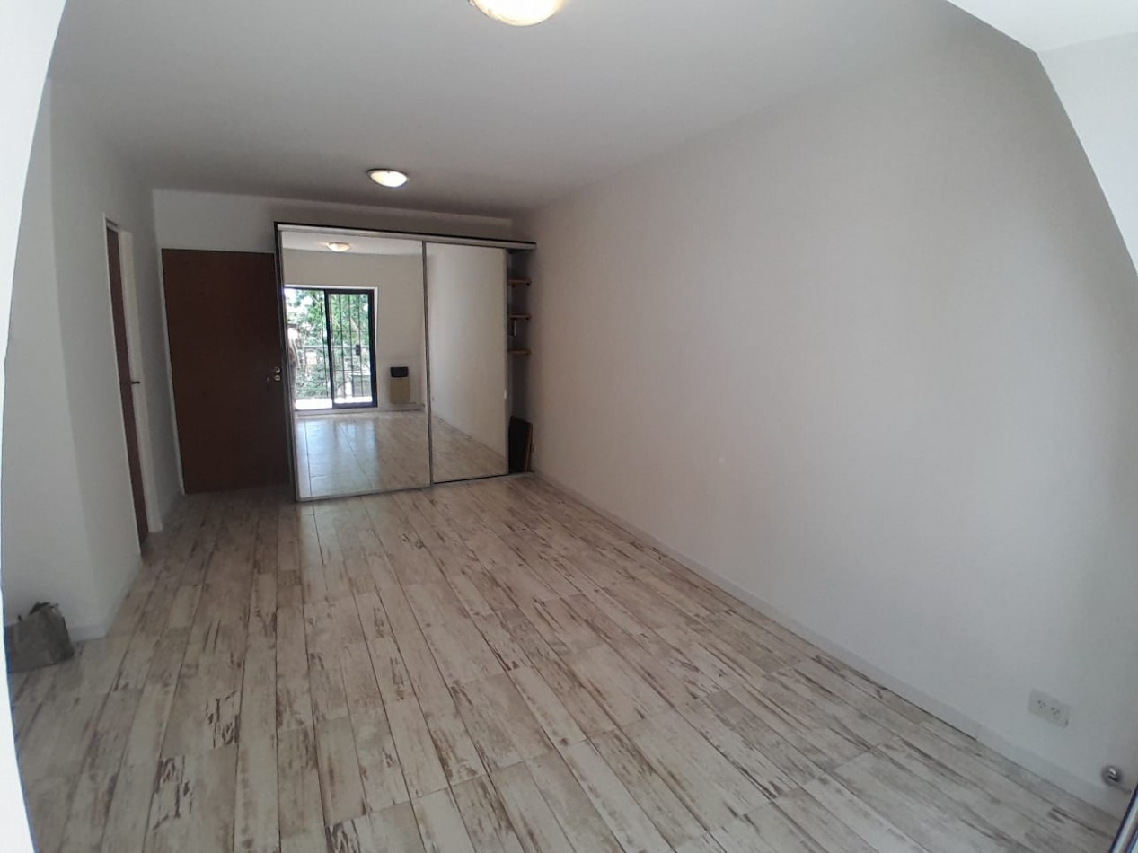 Don Bosco 410. Monoambiente con balcon y cochera. 