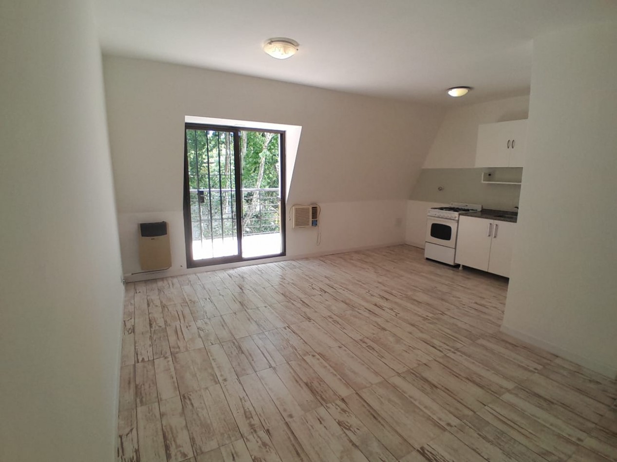 Don Bosco 410. Monoambiente con balcon y cochera. 