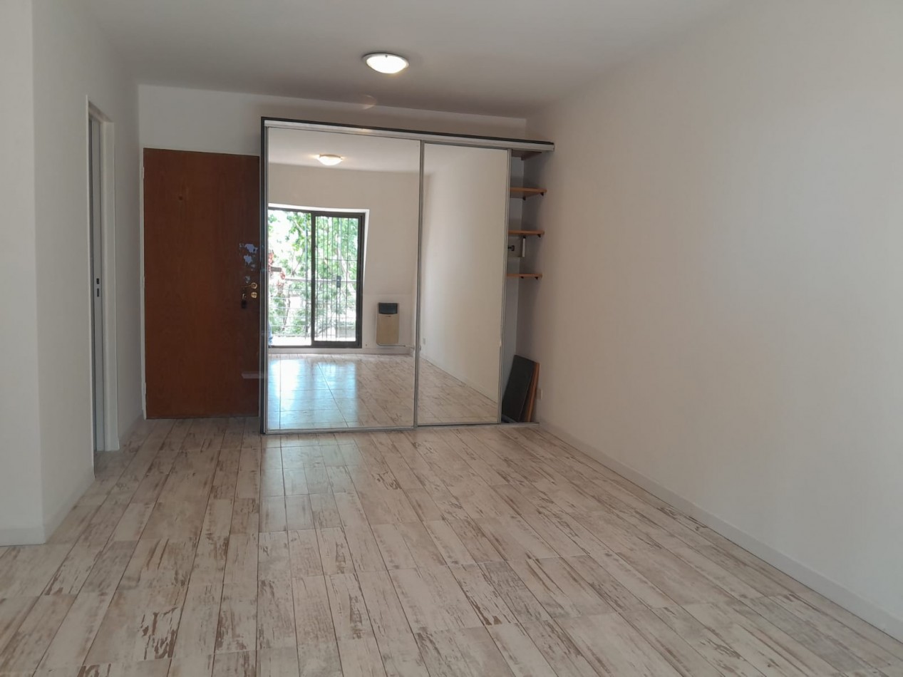 Don Bosco 410. Monoambiente con balcon y cochera. 