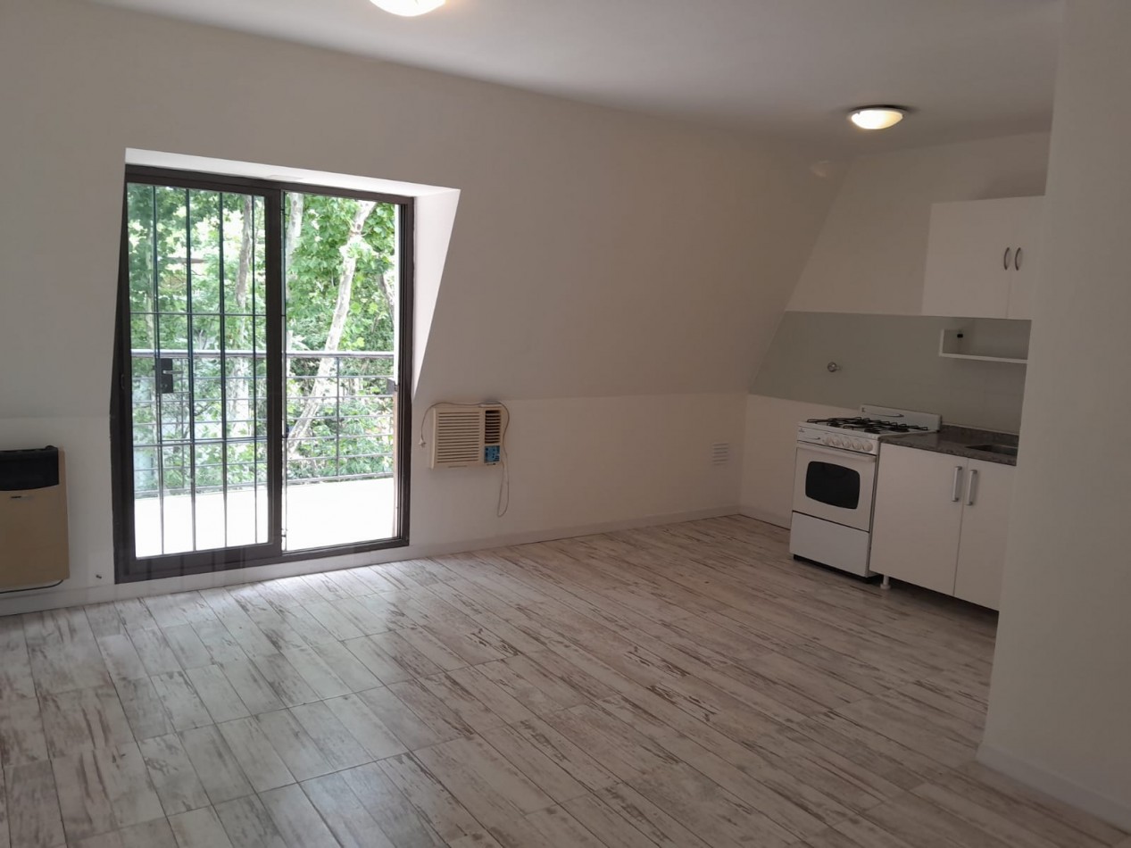 Don Bosco 410. Monoambiente con balcon y cochera. 