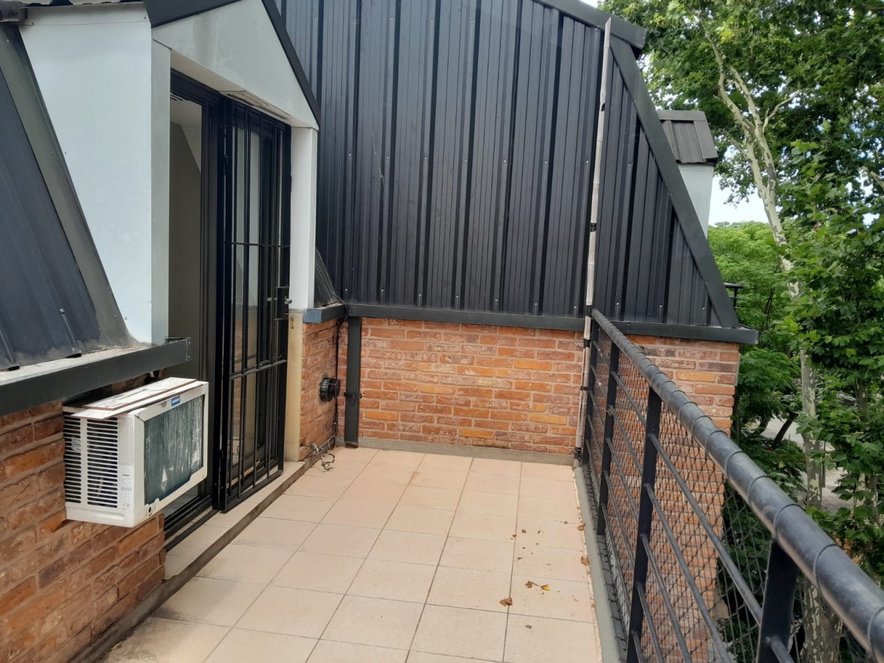Don Bosco 410. Monoambiente con balcon y cochera. 