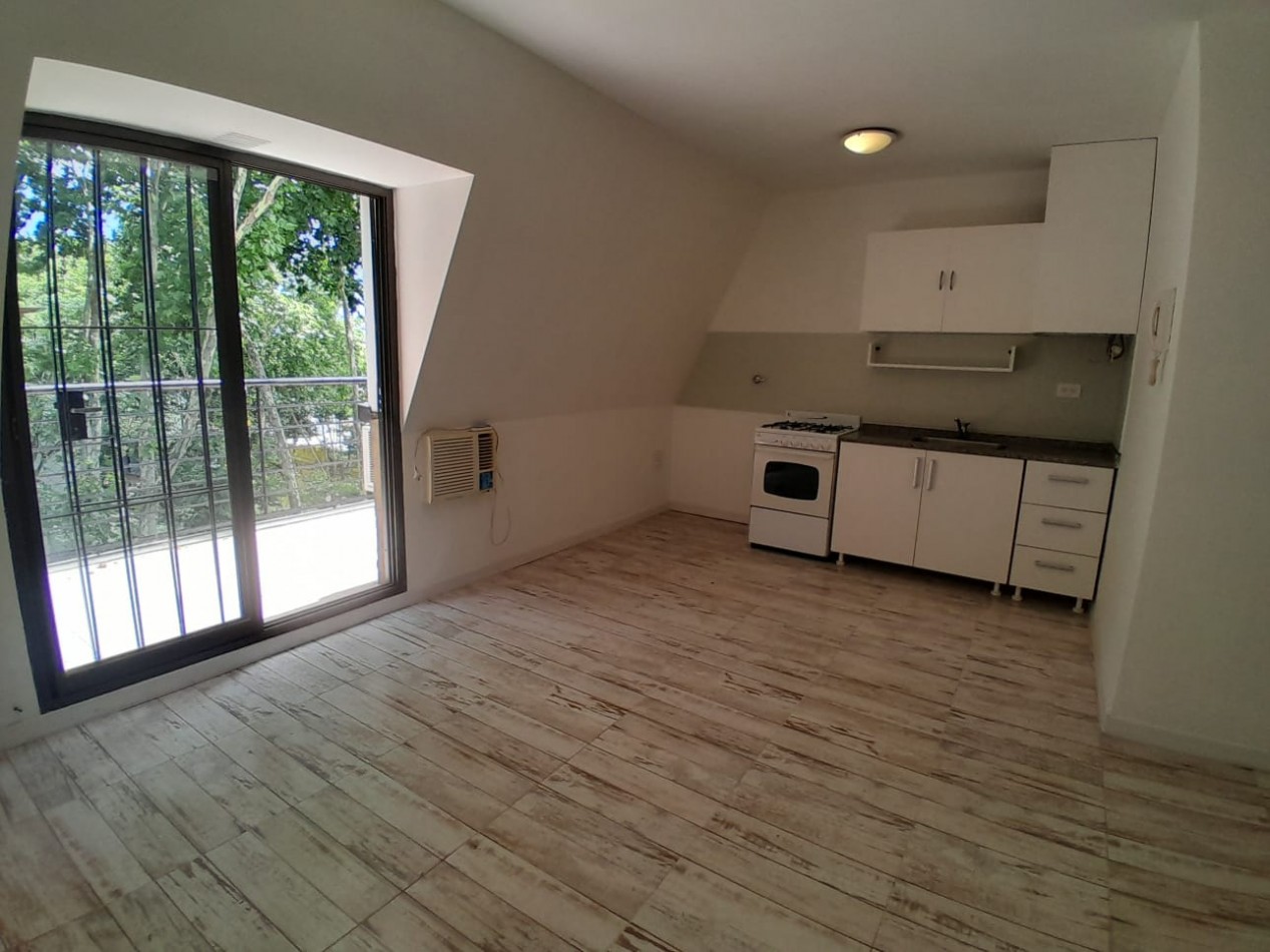 Don Bosco 410. Monoambiente con balcon y cochera. 