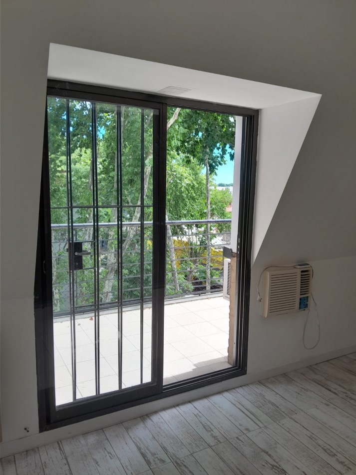 Don Bosco 410. Monoambiente con balcon y cochera. 
