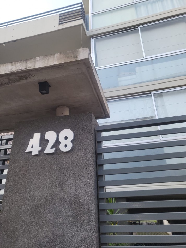 Avellaneda 428. Tres ambientes con dos cocheras