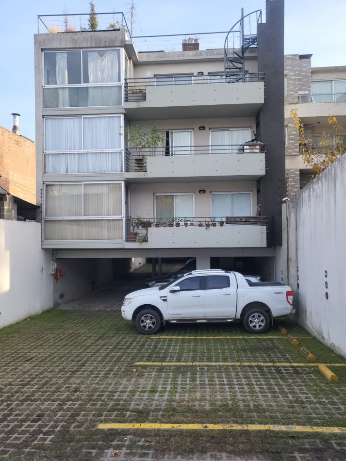 Avellaneda 428. Tres ambientes con dos cocheras